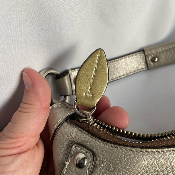 Metallic coach shoulder bag - Picture 6 of 9